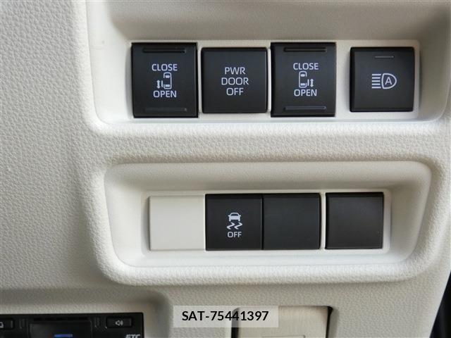 Toyota SIENTA 2023-07 8745870-18