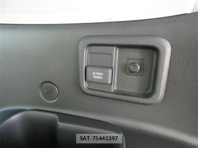 Toyota SIENTA 2023-07 8745870-24