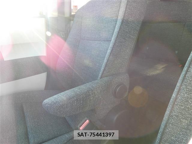 Toyota SIENTA 2023-07 8745870-26