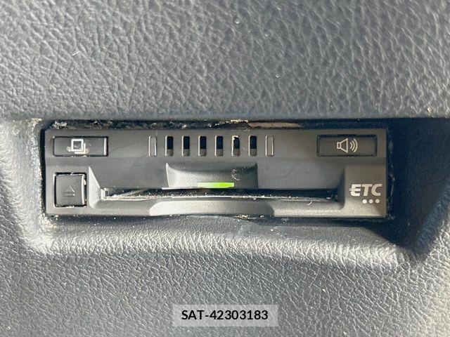 Toyota SIENTA 2021-10 8745878-6