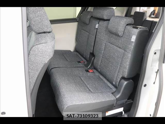 Toyota SIENTA 2024-08 8745865-11