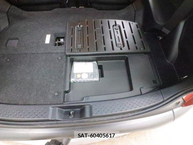 Toyota SIENTA 2017-09 8745885-11