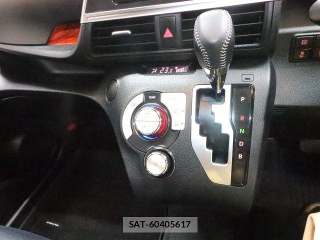 Toyota SIENTA 2017-09 8745885-15