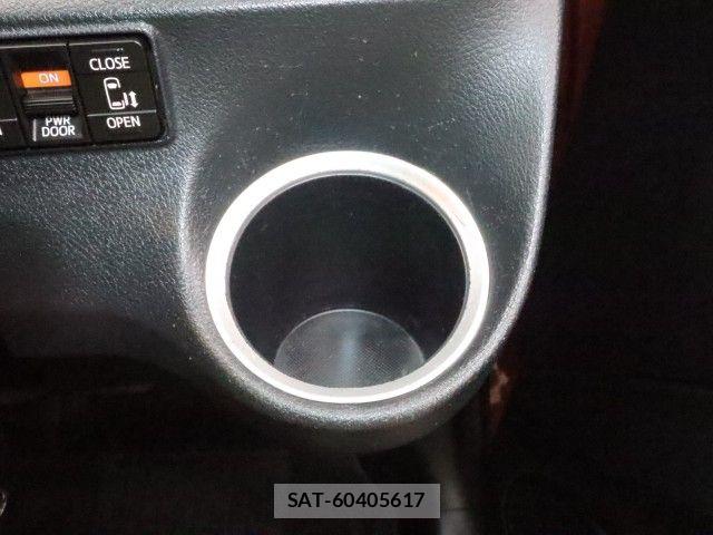 Toyota SIENTA 2017-09 8745885-23