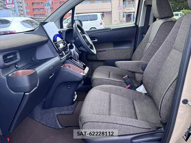 Toyota SIENTA 2025-08 8782047-16