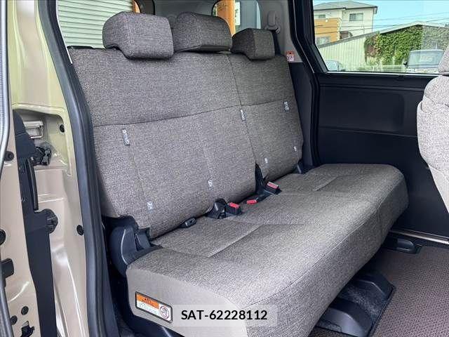 Toyota SIENTA 2025-08 8782047-17