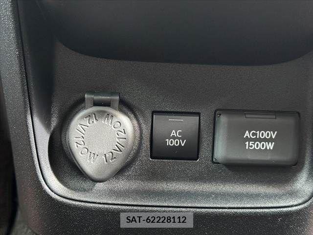 Toyota SIENTA 2025-08 8782047-26