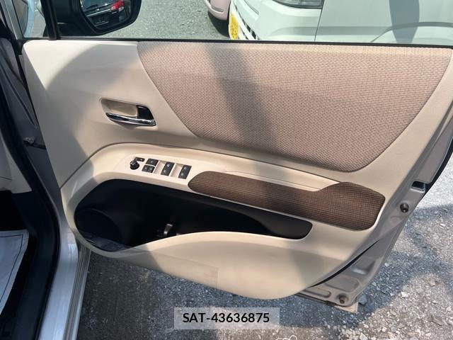 Toyota SIENTA 2015-09 8782064-9