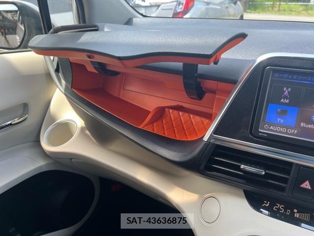 Toyota SIENTA 2015-09 8782064-14