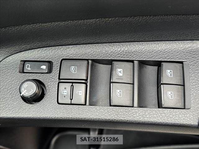 Toyota SIENTA 2015-07 8797495-28