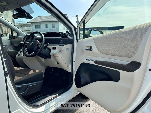 Toyota SIENTA 2016-05 8831614-13
