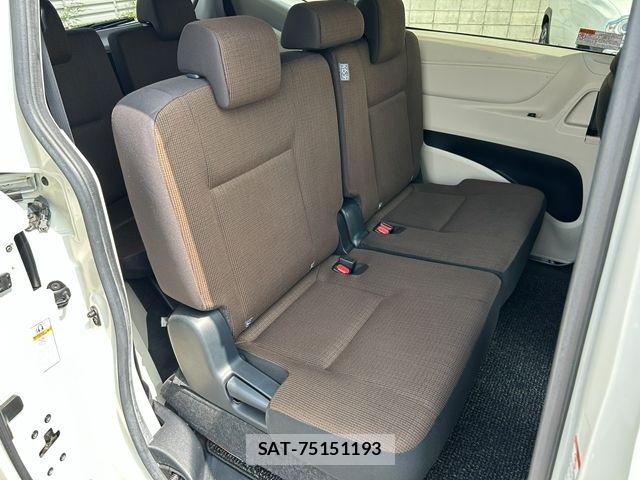 Toyota SIENTA 2016-05 8831614-17