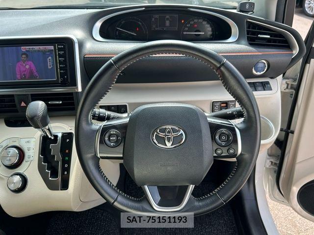 Toyota SIENTA 2016-05 8831614-23