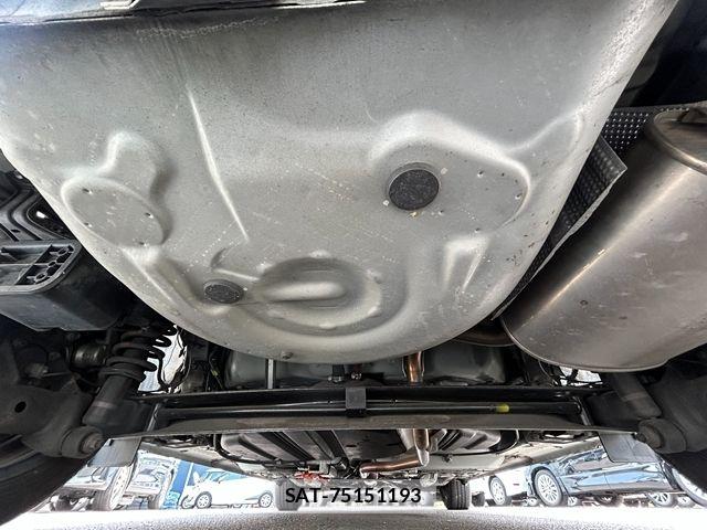 Toyota SIENTA 2016-05 8831614-25