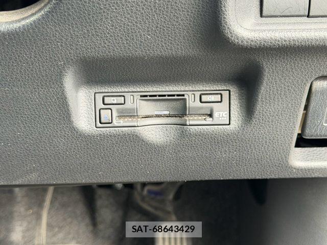 Toyota SIENTA 2022-12 8831608-14