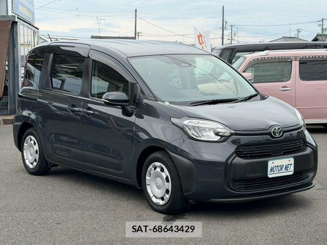 Toyota SIENTA 2022-12 8831608-16
