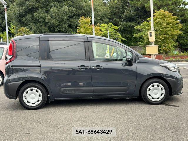 Toyota SIENTA 2022-12 8831608-17