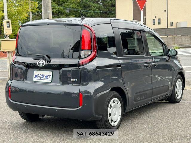 Toyota SIENTA 2022-12 8831608-1