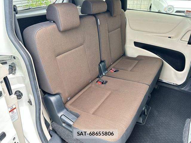 Toyota SIENTA 2015-08 8831613-16