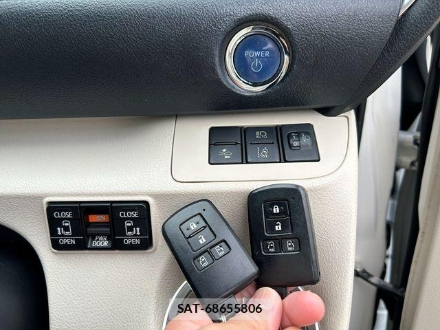 Toyota SIENTA 2015-08 8831613-24