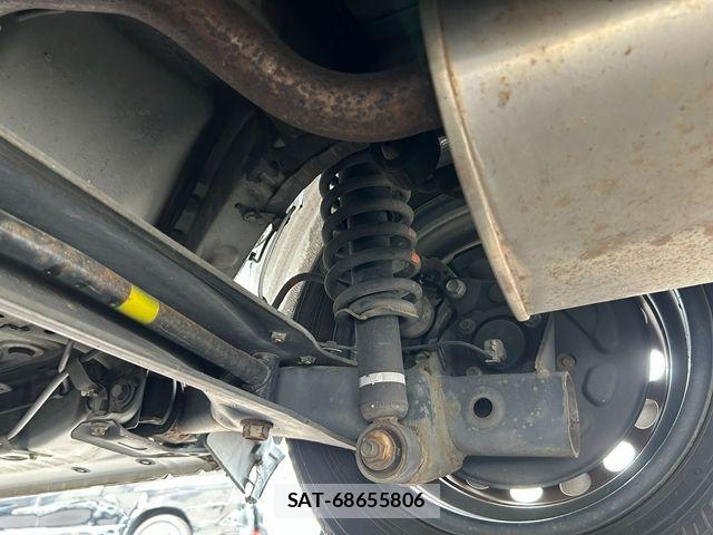 Toyota SIENTA 2015-08 8831613-27