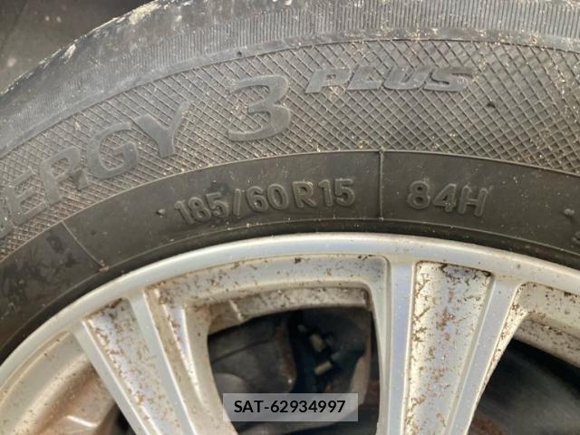 Toyota SIENTA 2016-01 8831616-9