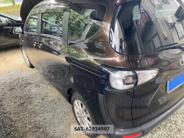 Toyota SIENTA 2016-01 8831616-12