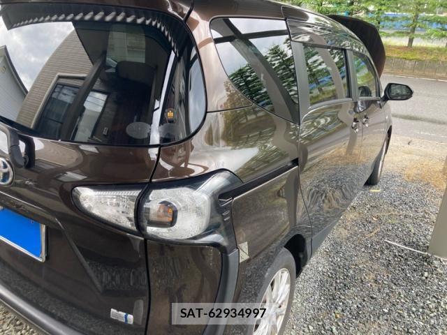 Toyota SIENTA 2016-01 8831616-13