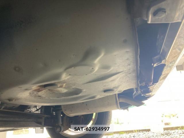 Toyota SIENTA 2016-01 8831616-16