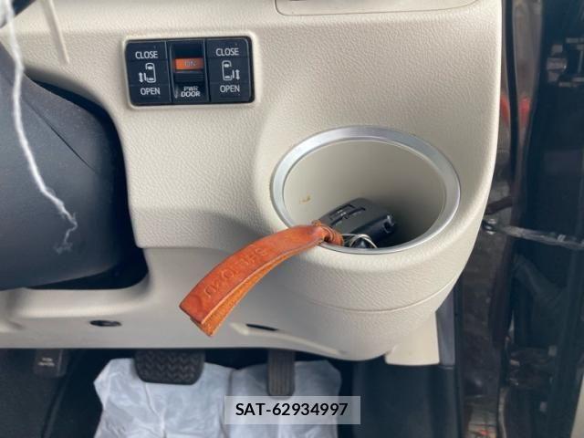 Toyota SIENTA 2016-01 8831616-21
