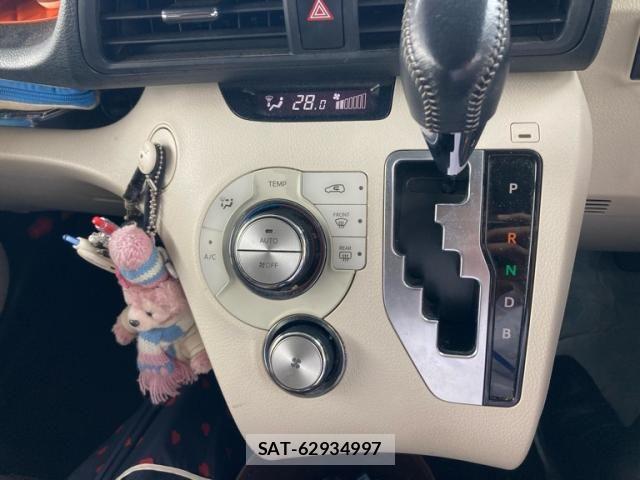 Toyota SIENTA 2016-01 8831616-25