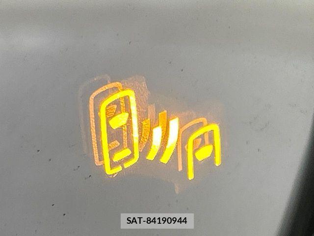 Toyota SIENTA 2023-10 8850643-6