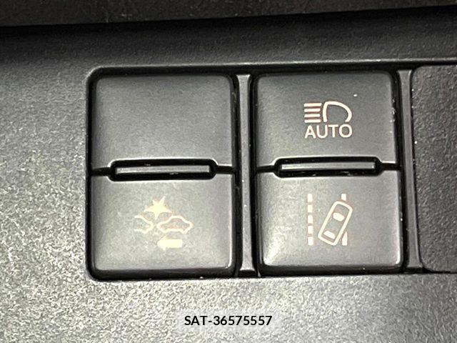 Toyota SIENTA 2016-08 8850652-6