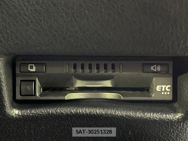 Toyota SIENTA 2021-05 8849932-6