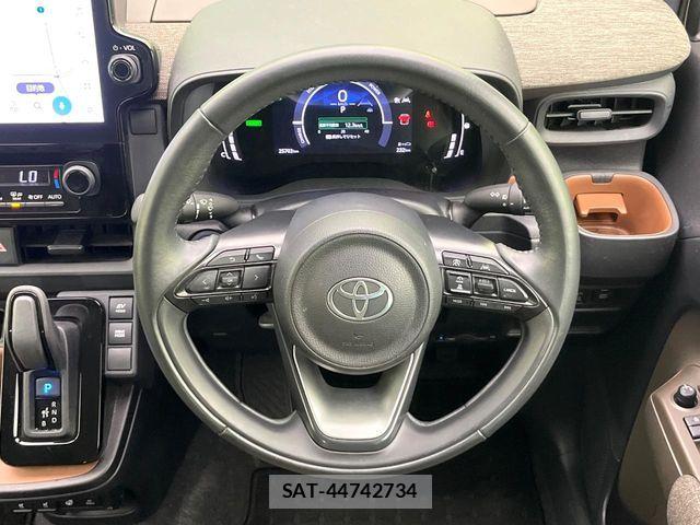 Toyota SIENTA 2023-08 8850646-10