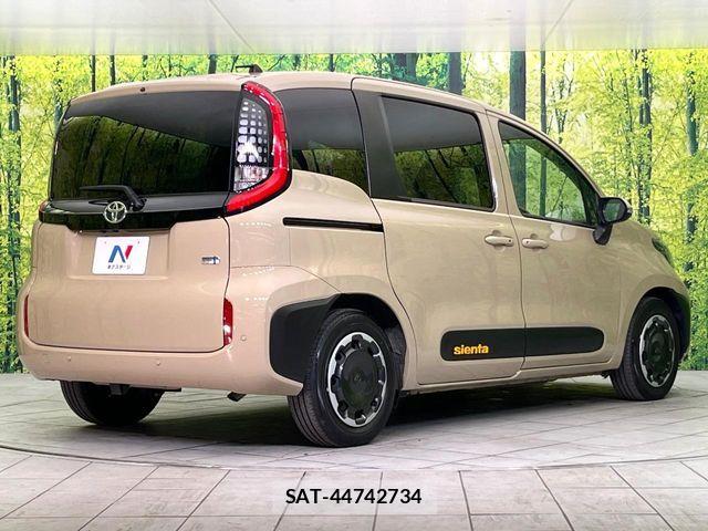 Toyota SIENTA 2023-08 8850646-16