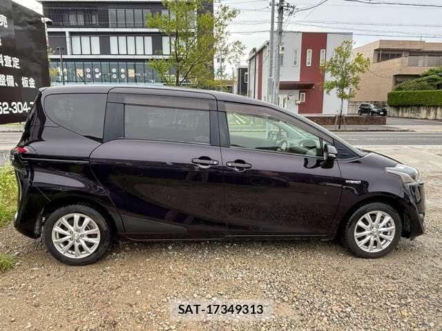 Toyota SIENTA 2017-09 8882179-18