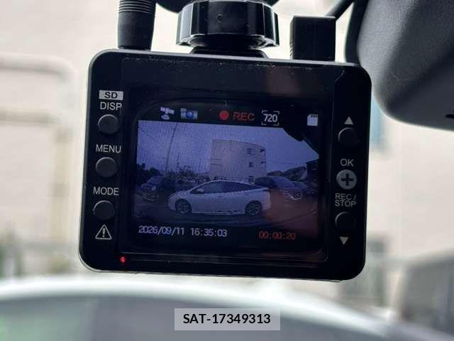 Toyota SIENTA 2017-09 8882179-6