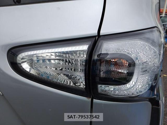 Toyota SIENTA 2015-08 8882175-11