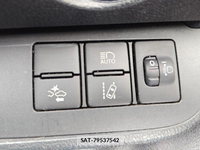 Toyota SIENTA 2015-08 8882175-13