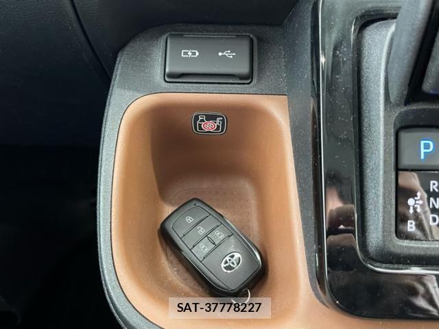 Toyota SIENTA 2025-06 8882160-23