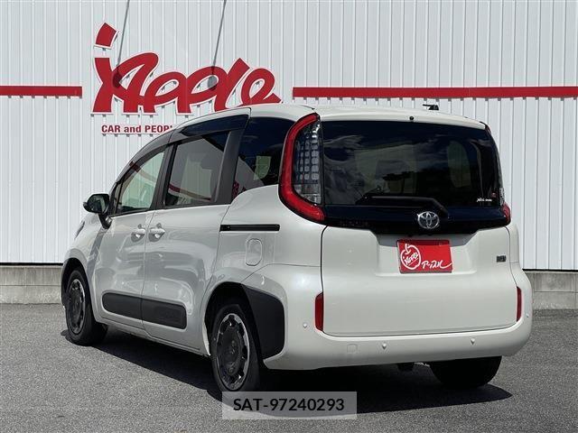 Toyota SIENTA 2024-03 8882163-1