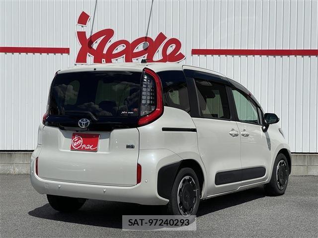 Toyota SIENTA 2024-03 8882163-2