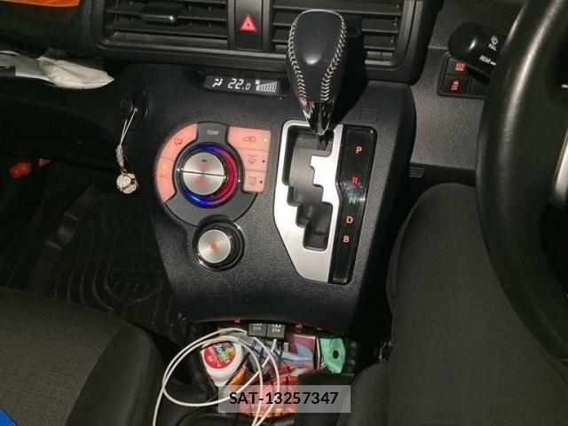 Toyota SIENTA 2019-02 8882182-15