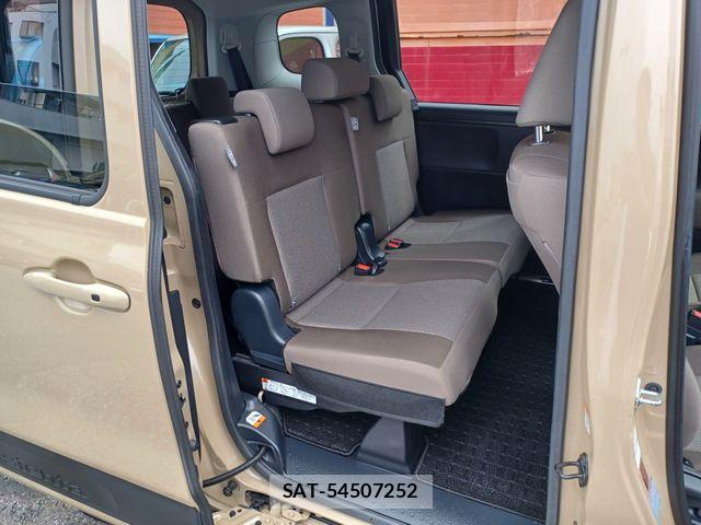 Toyota SIENTA 2024-12 8882164-17