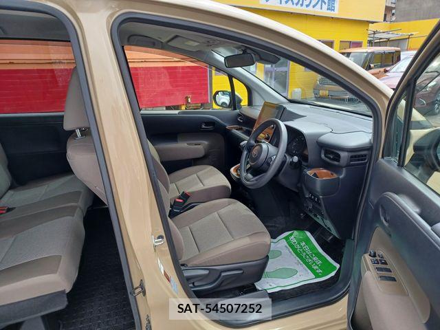 Toyota SIENTA 2024-12 8882164-1
