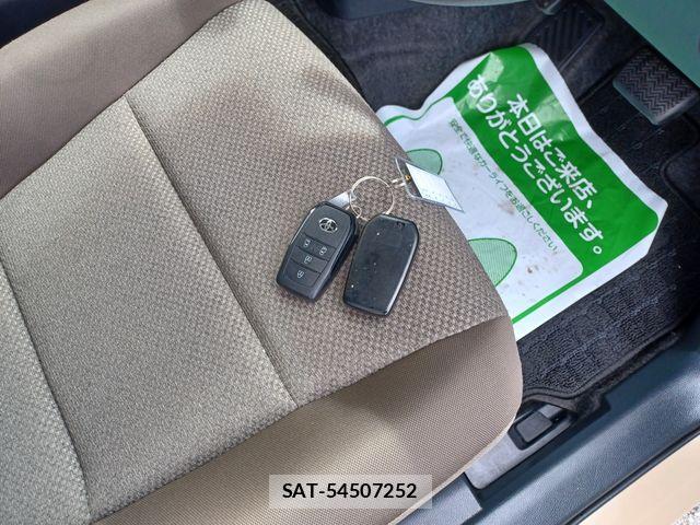 Toyota SIENTA 2024-12 8882164-27
