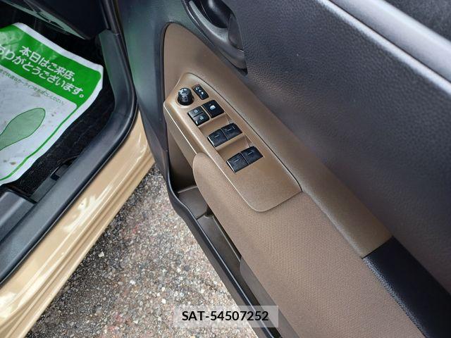 Toyota SIENTA 2024-12 8882164-28