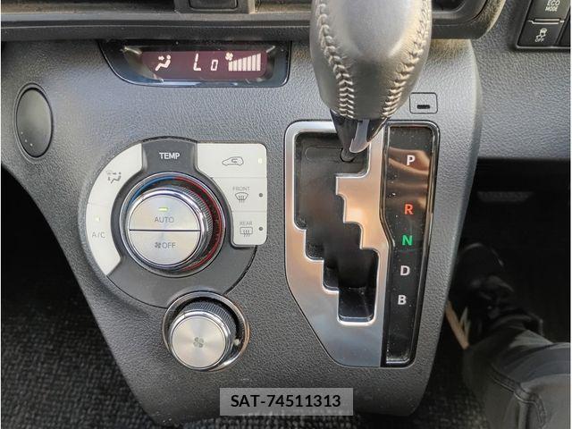 Toyota SIENTA 2015-08 8882184-13