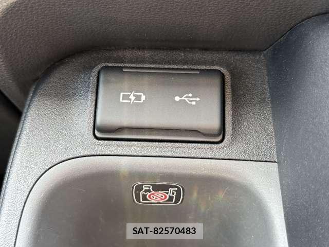 Toyota SIENTA 2023-12 8882156-14